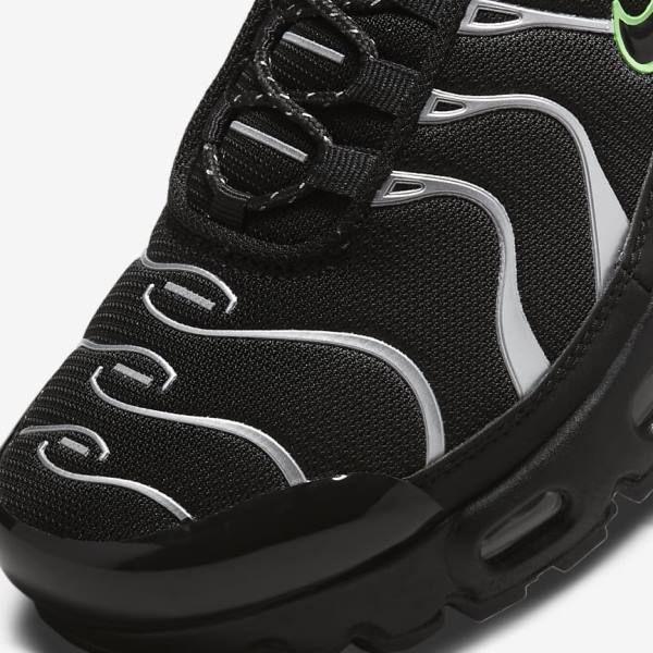 Nike Air Max Plus Older Otroci Superge Črna / Zelena / Kovinski Srebrna / Črna | NK345CLI