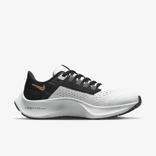 Nike Air Zoom Pegasus 38 Older Road Otroci Tekaški Čevlji Svetloba Siva / Kovinski Zlato | NK403ECY