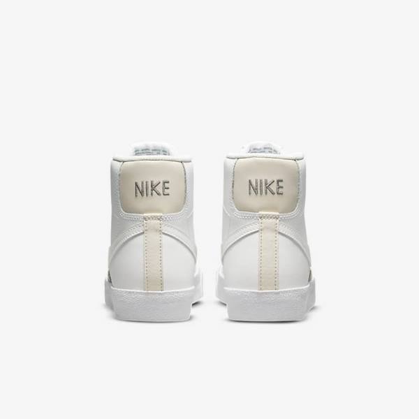 Nike Blazer Mid 77 Older Otroci Košarkaški Copati Bela / Svetloba Rjav / Bela | NK089HBF