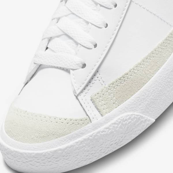 Nike Blazer Mid 77 Older Otroci Košarkaški Copati Bela / Črna / Bela | NK491LKG