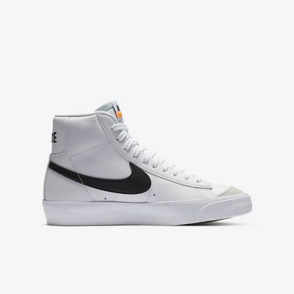 Nike Blazer Mid 77 Older Otroci Košarkaški Copati Bela / Oranžna / Črna | NK750EPR