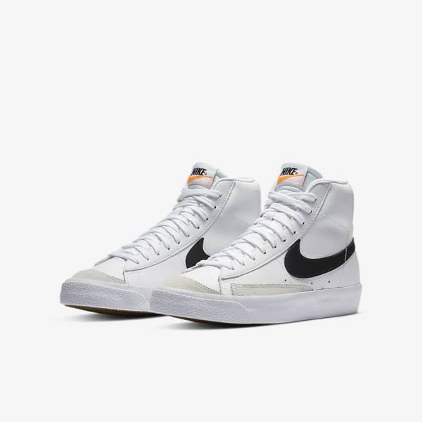 Nike Blazer Mid 77 Older Otroci Košarkaški Copati Bela / Oranžna / Črna | NK750EPR