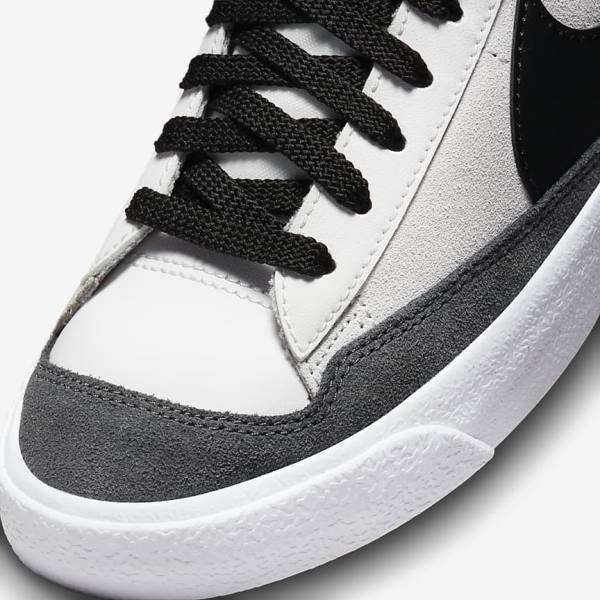 Nike Blazer Mid 77 SE Dance Older Otroci Superge Bela / Rdeča / Svetloba Siva / Črna | NK723EWG