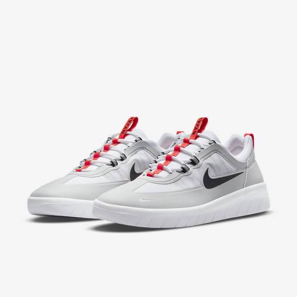 Nike SB Nyjah Free 2 Moški Skate Čevlji Siva / Bela / Svetloba Rdeča / Črna | NK510UDW